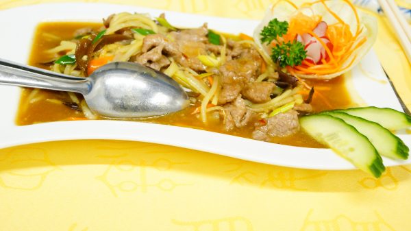 Beef "Wu-Nan" with bamboo sprouts and mushrooms